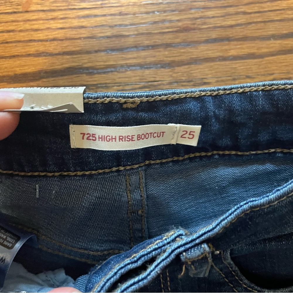 Levi’s 725 High Rise Bootcut - Picture 5 of 14